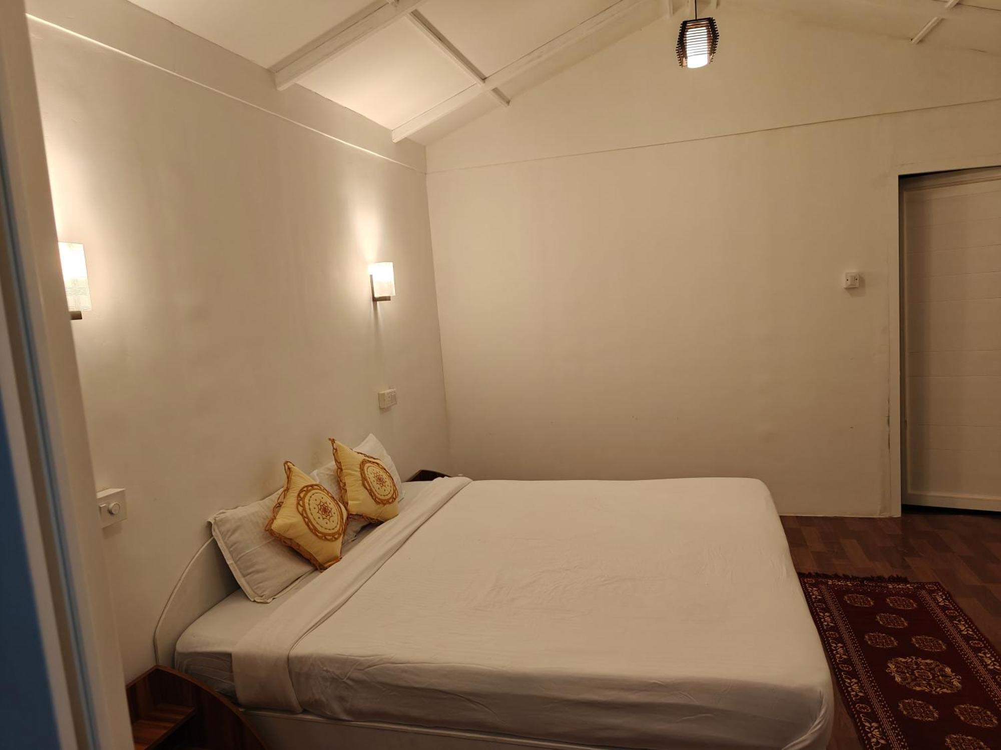 Rococo Pelton Beach Huts Palolem Beach Goa Room photo
