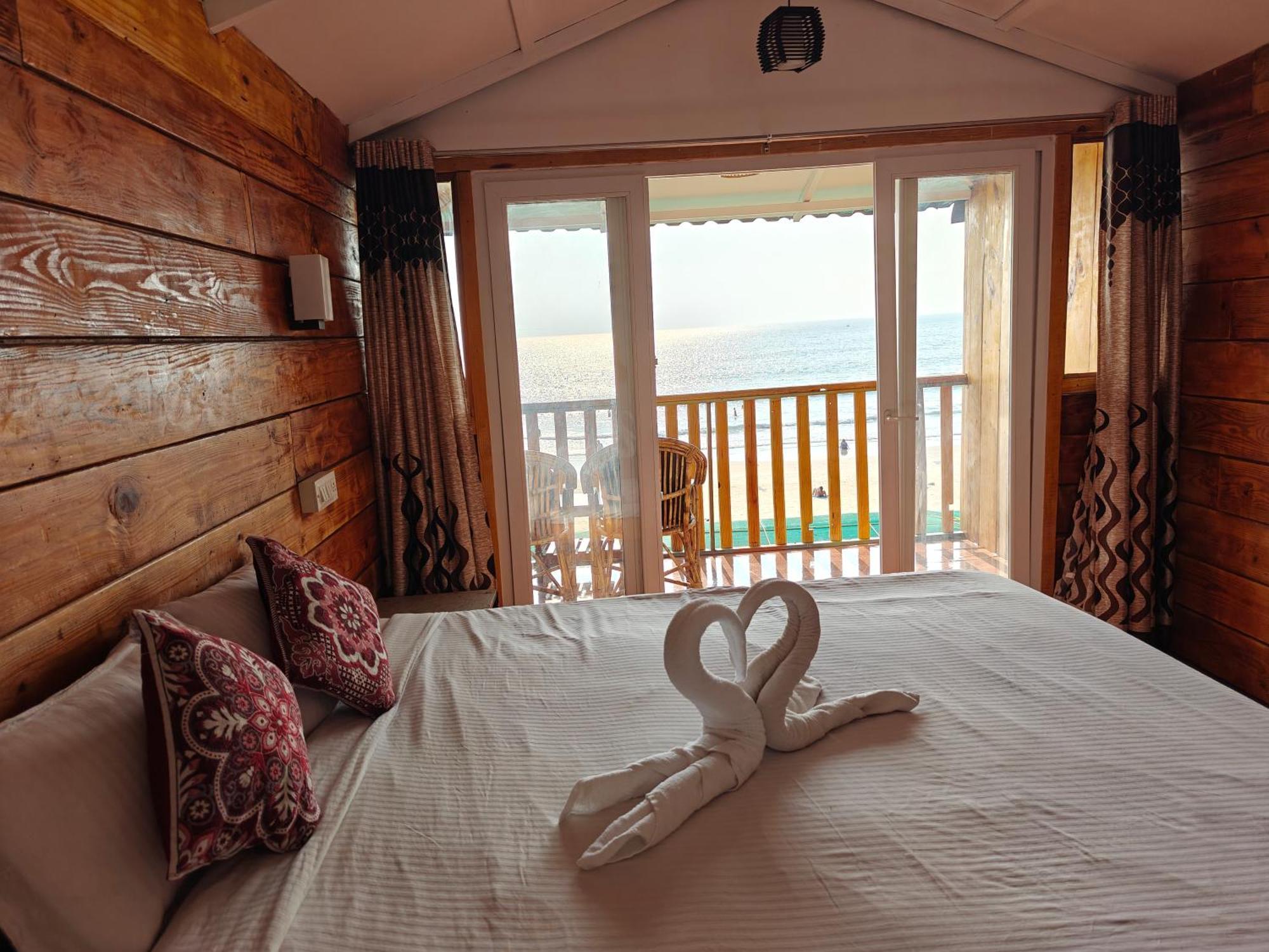 Rococo Pelton Beach Huts Palolem Beach Goa Room photo