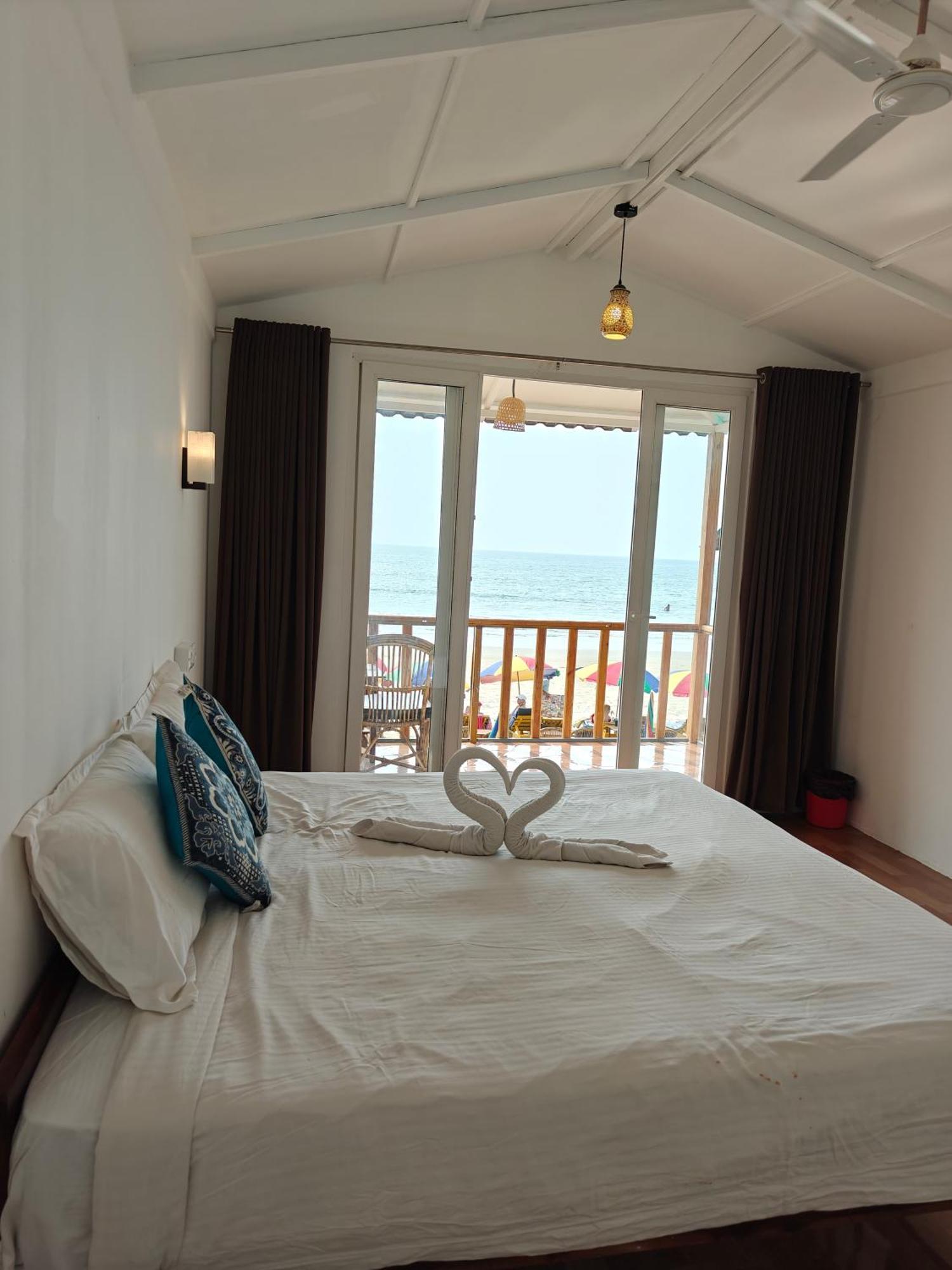 Rococo Pelton Beach Huts Palolem Beach Goa Room photo