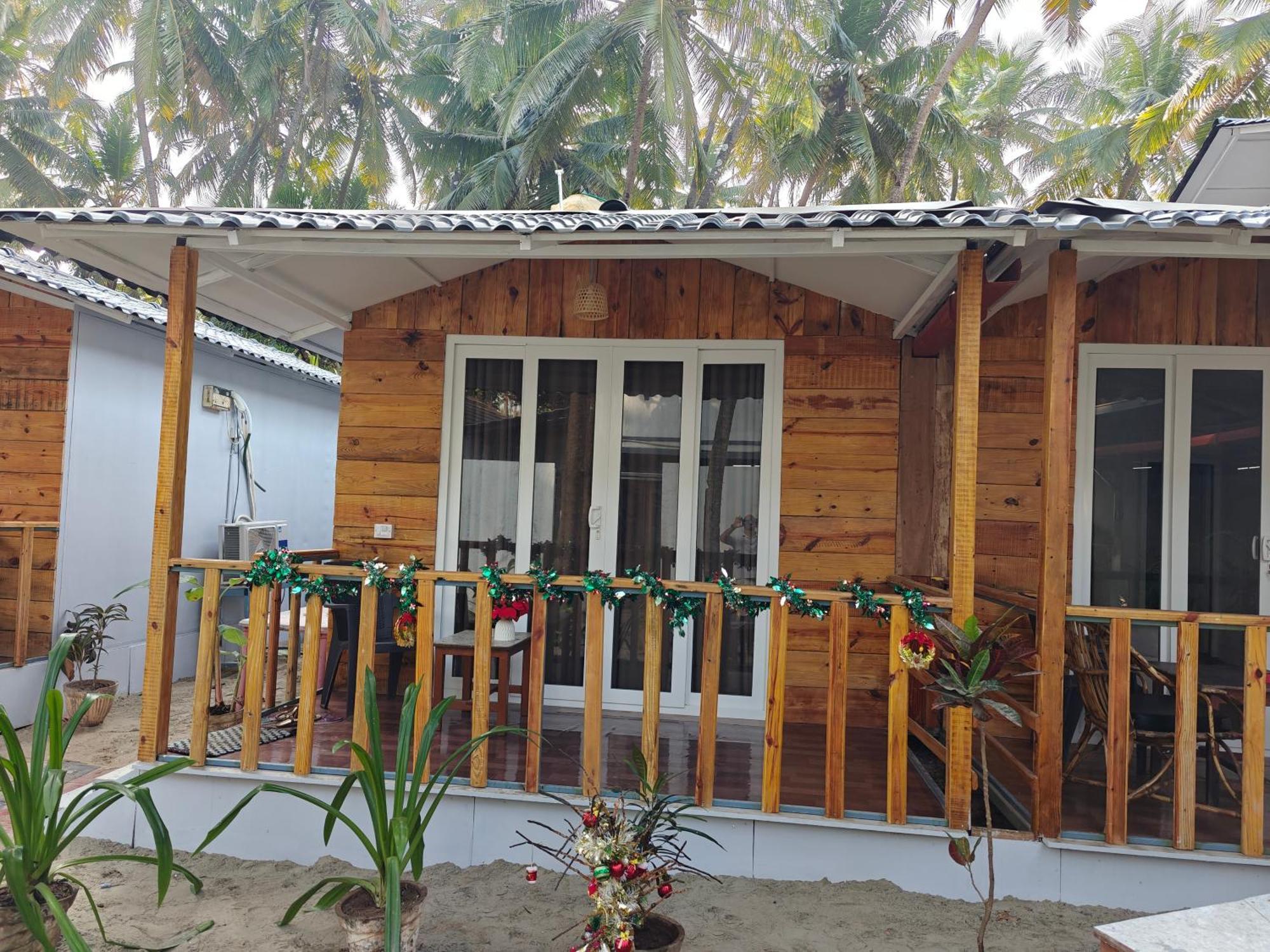 Rococo Pelton Beach Huts Palolem Beach Goa Room photo