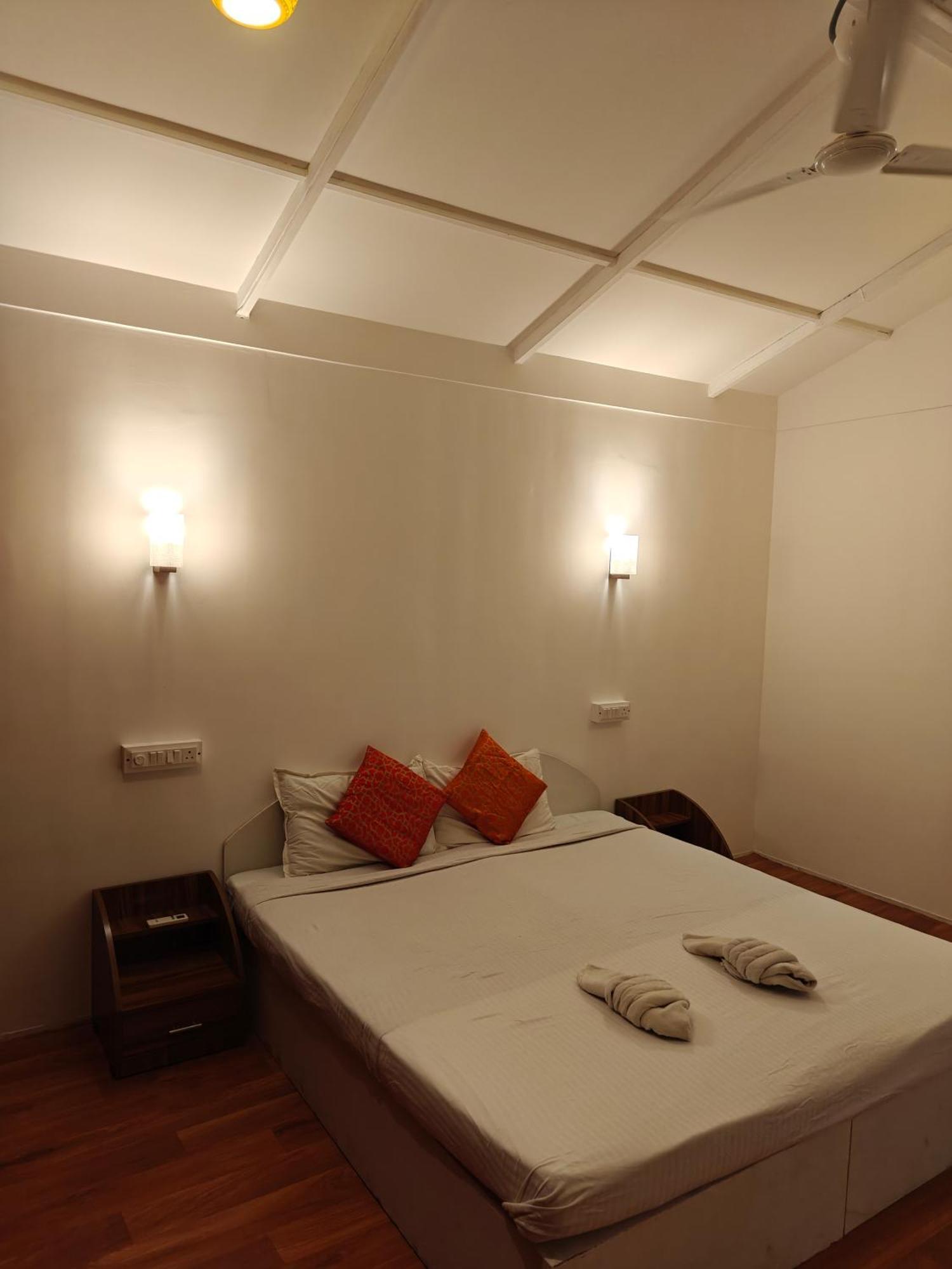 Rococo Pelton Beach Huts Palolem Beach Goa Room photo
