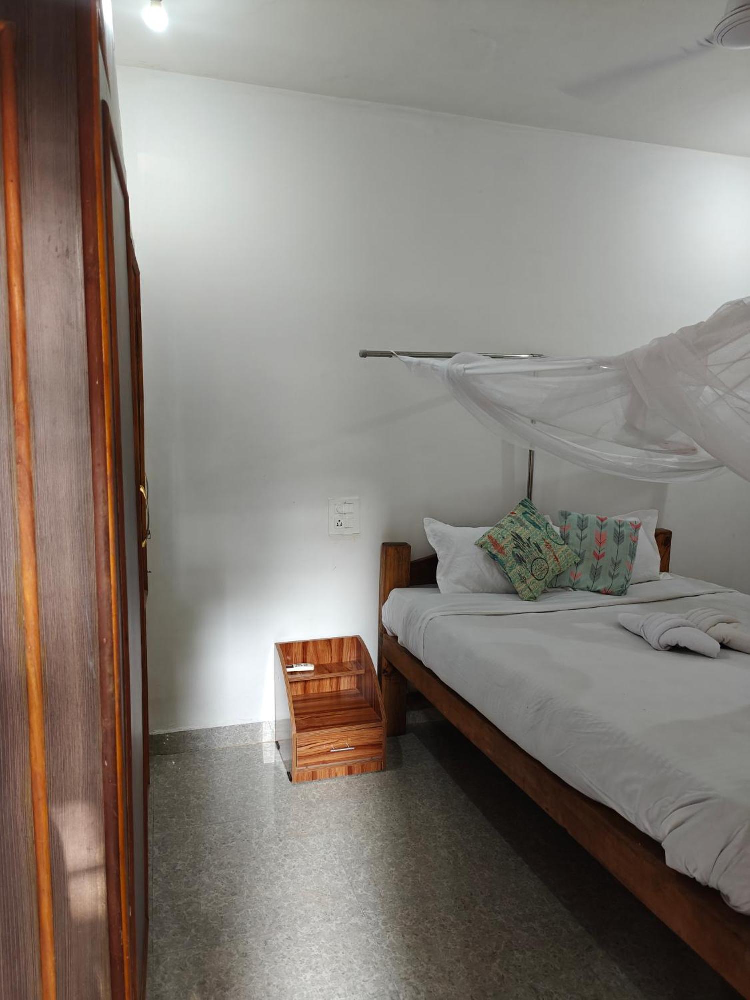 Rococo Pelton Beach Huts Palolem Beach Goa Room photo