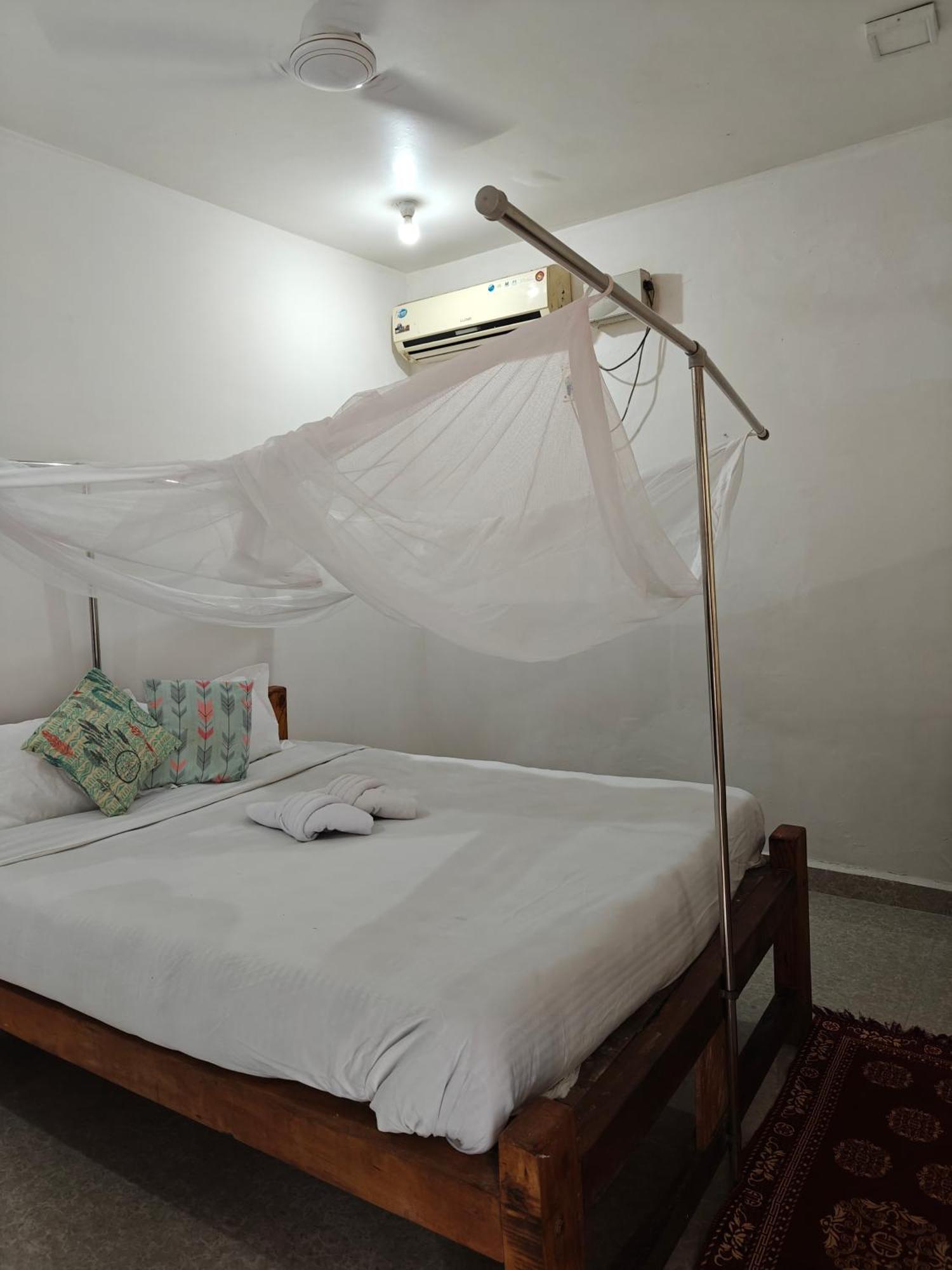 Rococo Pelton Beach Huts Palolem Beach Goa Room photo