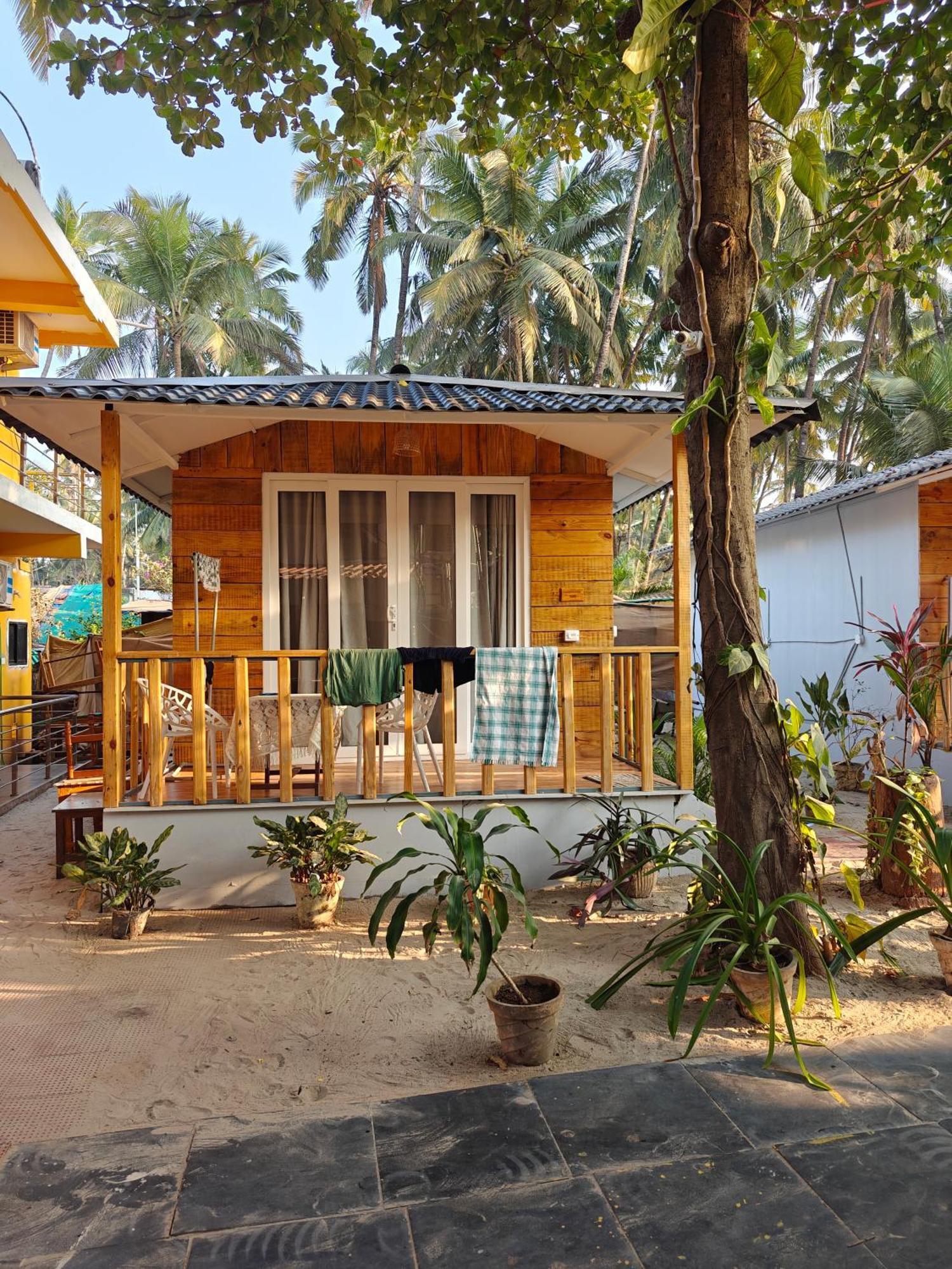 Rococo Pelton Beach Huts Palolem Beach Goa Exterior photo
