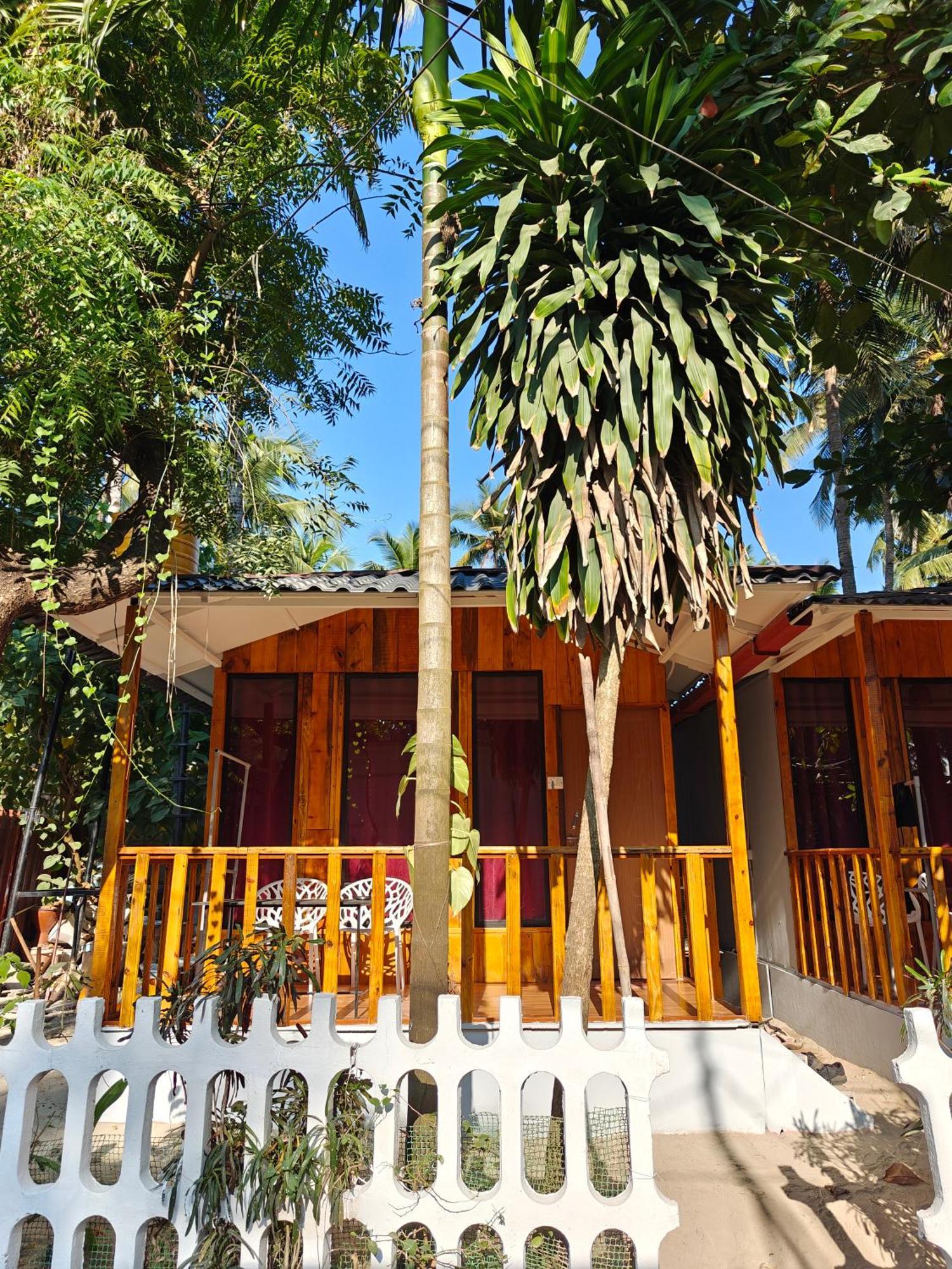 Rococo Pelton Beach Huts Palolem Beach Goa Exterior photo