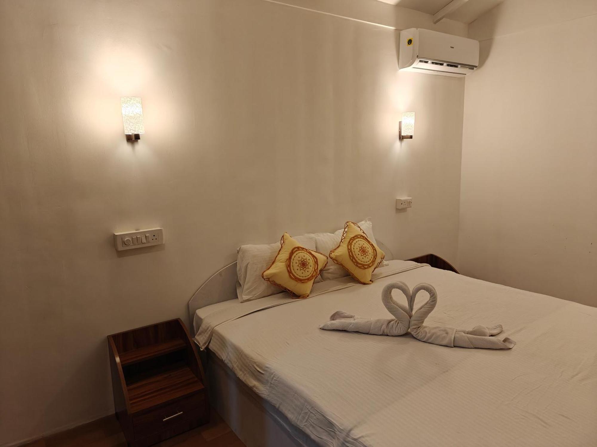 Rococo Pelton Beach Huts Palolem Beach Goa Exterior photo