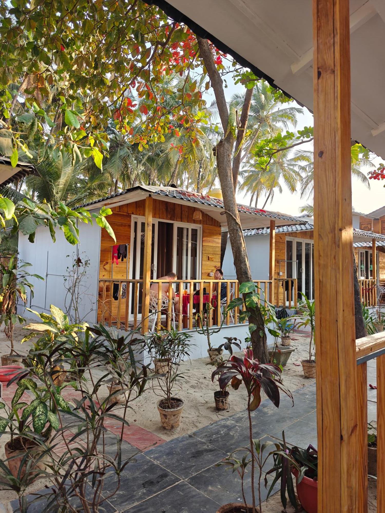 Rococo Pelton Beach Huts Palolem Beach Goa Exterior photo