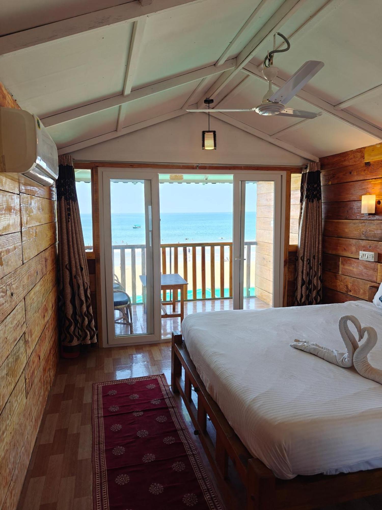 Rococo Pelton Beach Huts Palolem Beach Goa Exterior photo