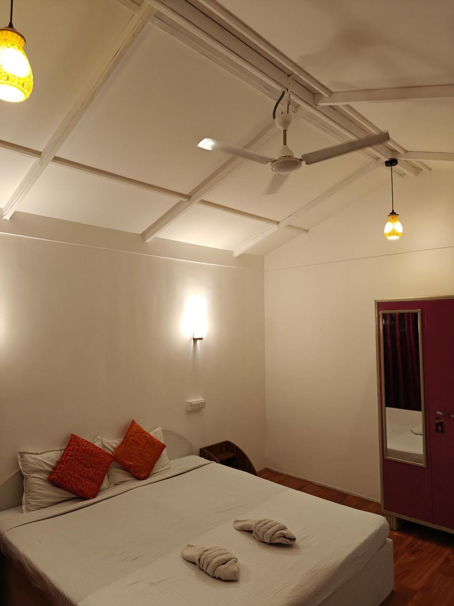 Rococo Pelton Beach Huts Palolem Beach Goa Exterior photo